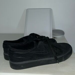 Black Nike SB Zoom Air